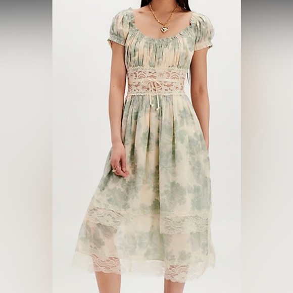 Free People Dresses & Skirts - Free People Cream and Green Lace Midi Dress